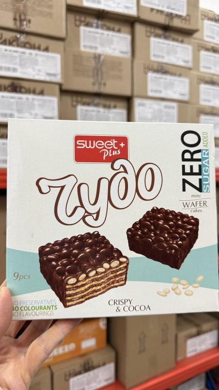 كعك ويفر صغير sweet plus مغطى بالشوكولاته كرسبي مقرمش خالي من السكر فيه 9 قطع وزنه 100غرام